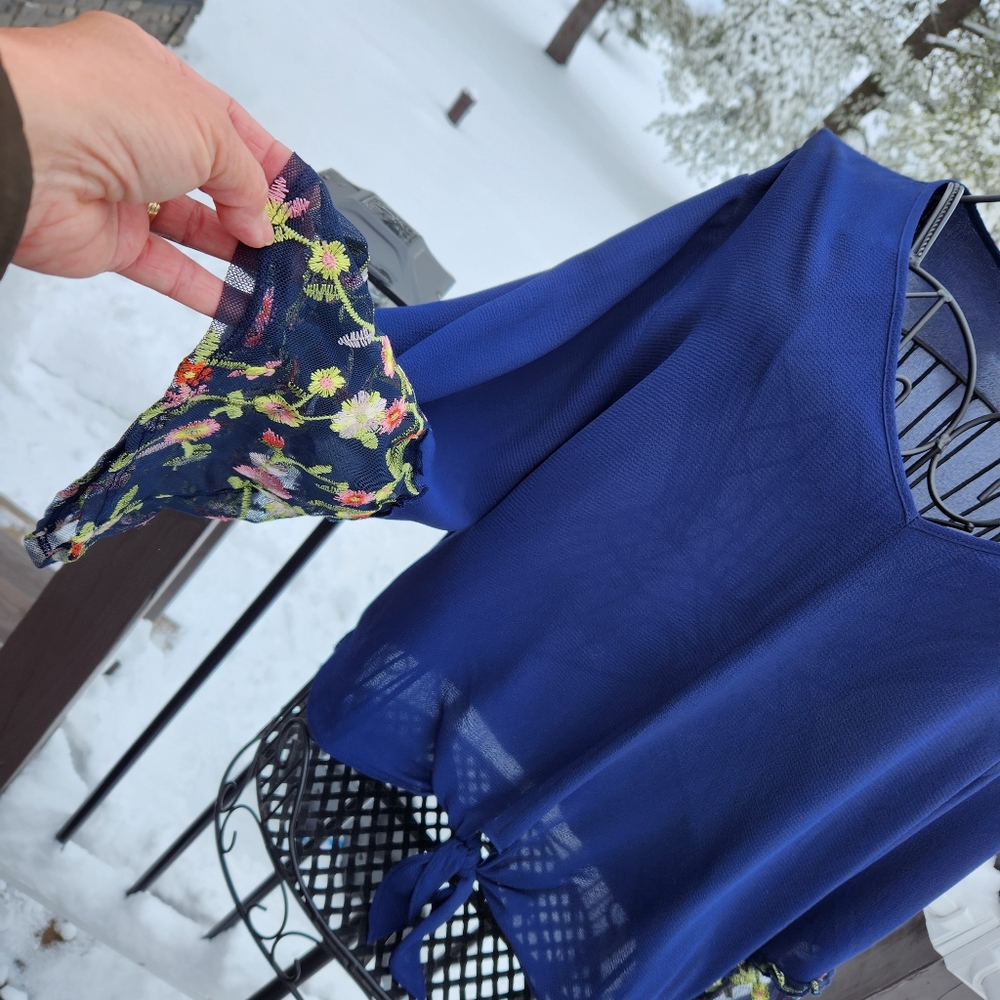 Blue top, floral embroidered mesh lace at sleevesl ends, size L, Valerie Stevens